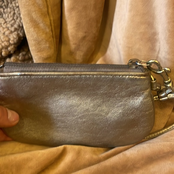 Vintage Coach wristlet - Picture 5 of 6